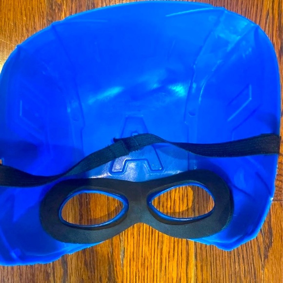 Marvel Captain America Costume - Youth - Picture 6 of 7